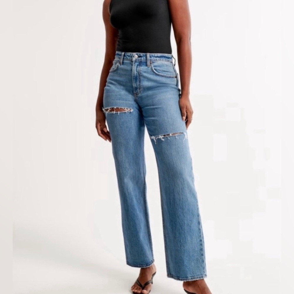 Abercrombie & Fitch 90's Relaxed High‎ Rise Curve Love Distressed Jeans 26